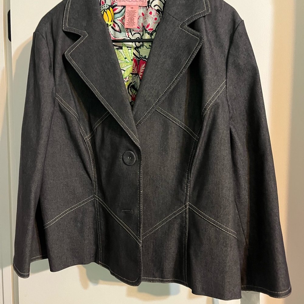 NWT Bandolino Stretch blazer. Blue jean style. Excellent condition.